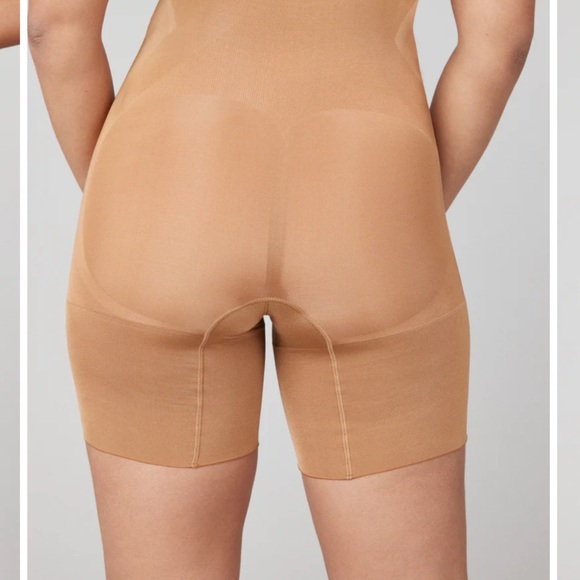 Spanx ONCORE Mid-Thigh Short - Picture 2 of 4
